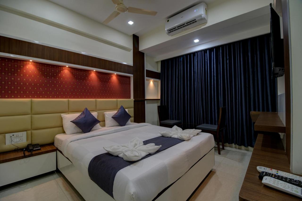 Hotel Mourya Residency Navi Mumbai Exterior photo