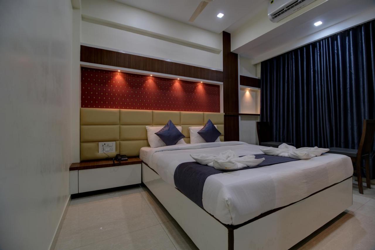 Hotel Mourya Residency Navi Mumbai Exterior photo
